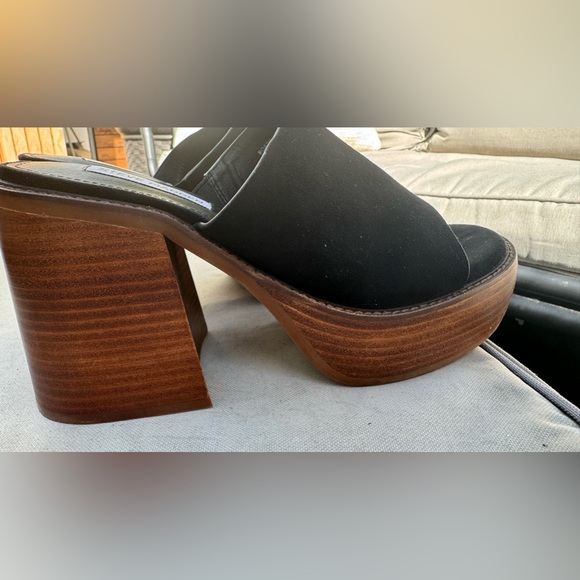 Steve Madden Platform Sandals. - Picture 3 of 3
